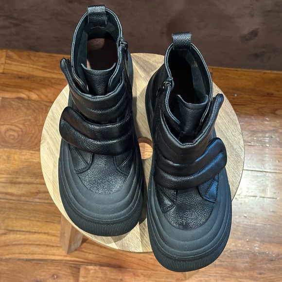 International Black Sneakers - UK - Picture 4 of 6